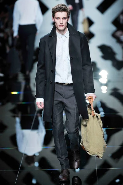 Look 19